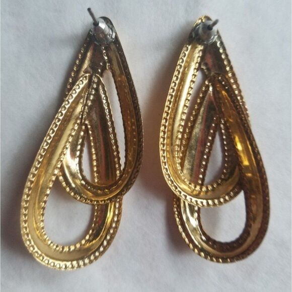 3 pair Vintage Gold Tone Pierced Earrings - Picture 3 of 7